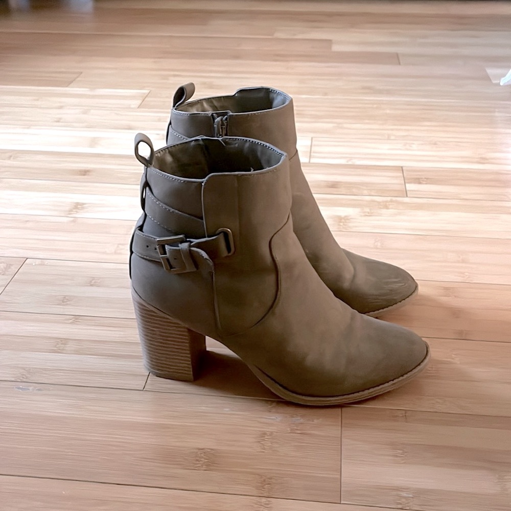 Fall booties! Size 9! - Picture 3 of 3